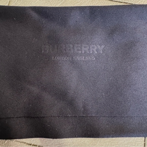 Authentic BURBERRY black hardshell eyeglasses case and branded lens cloth. - Picture 3 of 5